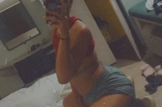 in town come see me 💋 - Image 2