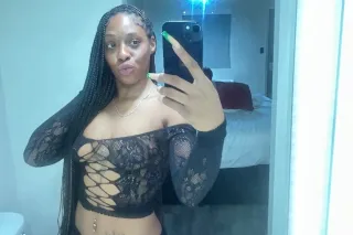 NEW IN TOWN 💦Your Favvorite Piece Of Chocolate💕💚 - Image 3